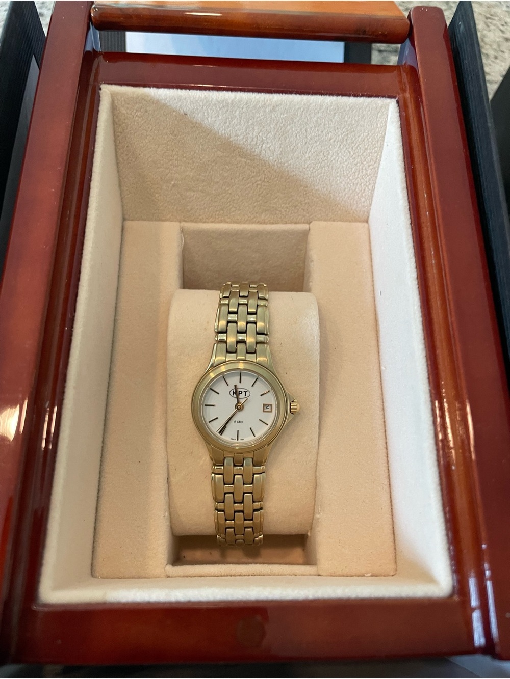 Gold-Tone Women’s Bracelet Watch with White Dial Quartz and stainless steel